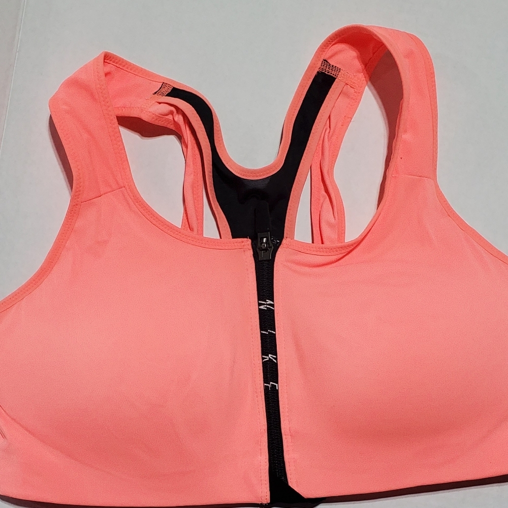 Nike workout top size medium
